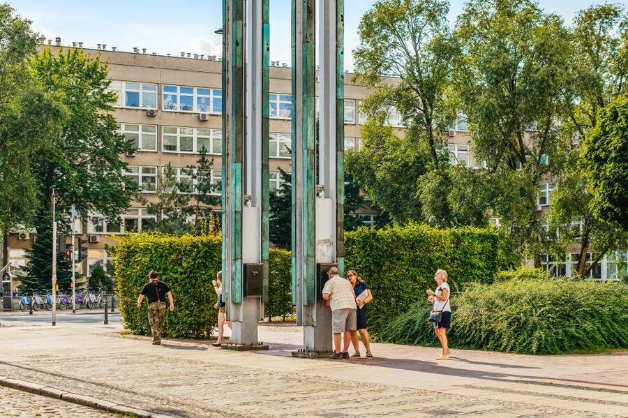 Warsaw: Warsaw Ghetto Private Walking Tour with Hotel Pickup - Stepping into Warsaw’s ghetto story, one street at a time