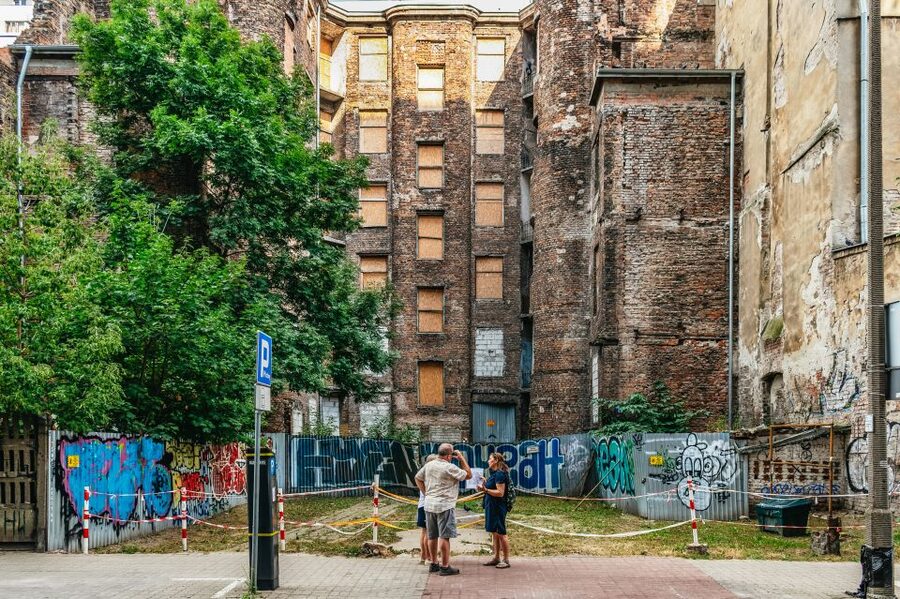 Warsaw: Warsaw Ghetto Private Walking Tour with Hotel Pickup - Finding the ghetto’s edges: wall fragments and the last street