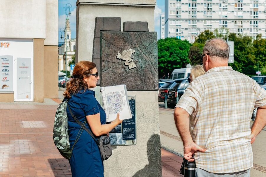 Warsaw: Warsaw Ghetto Private Walking Tour with Hotel Pickup - Umschlagplatz and the Monument to the Ghetto Heroes