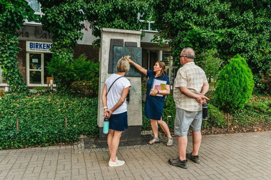 Warsaw: Warsaw Ghetto Private Walking Tour with Hotel Pickup - “Private” doesn’t just mean fewer people
