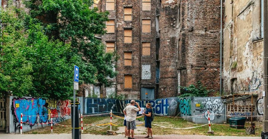 Warsaw: Warsaw Ghetto Private Walking Tour with Hotel Pickup - 1940 to liquidation: how a ghetto became a machine