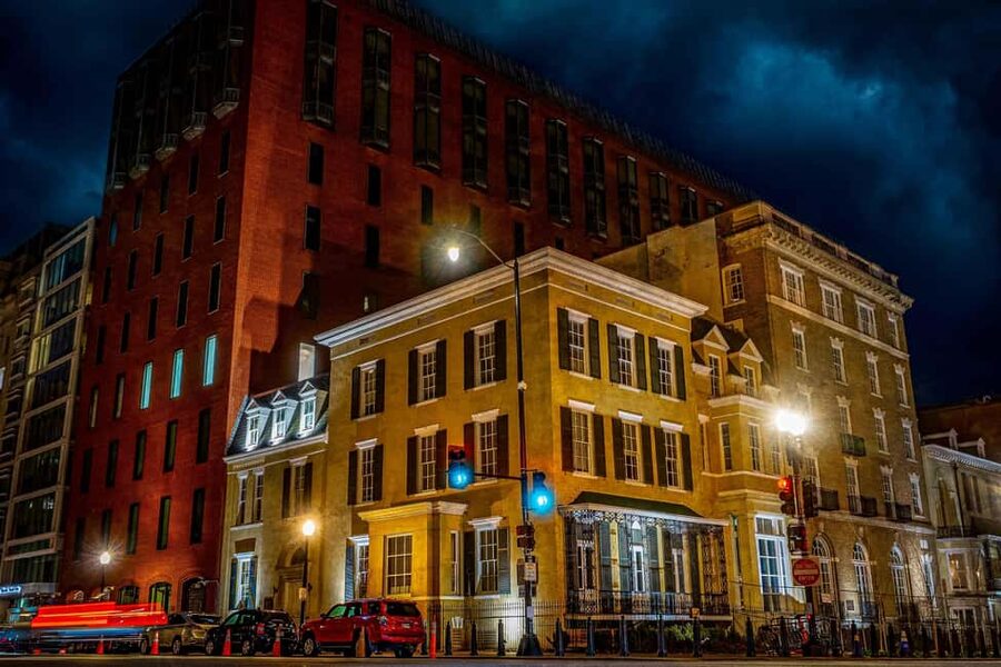 Washington, DC: Ghosts and Spirits Haunted Walking Tour - President’s Park at night: where the stories gain momentum