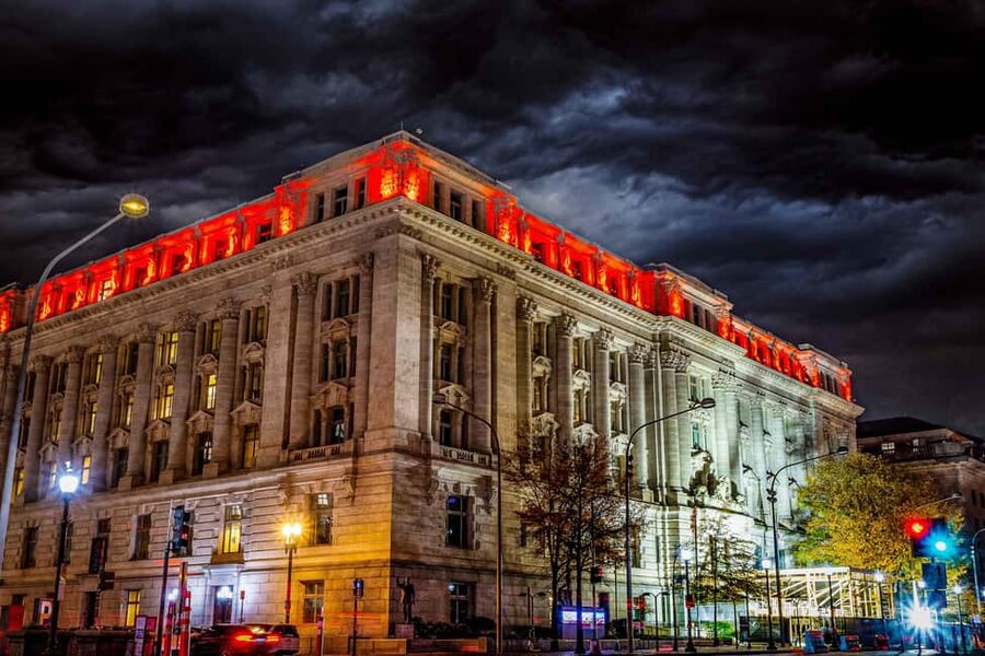 Washington, DC: Ghosts and Spirits Haunted Walking Tour - Treasury Building finale: recap, ghost questions, and photo swapping
