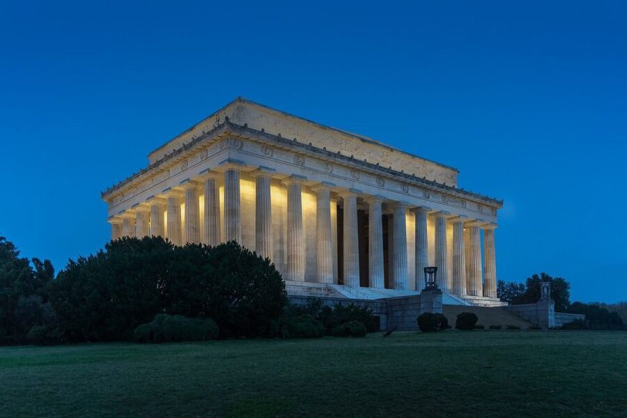 Washington DC: Night Tour with 10+ Stops, Admission Tickets - White House and U.S. Capitol photo stops: framing DC in one run