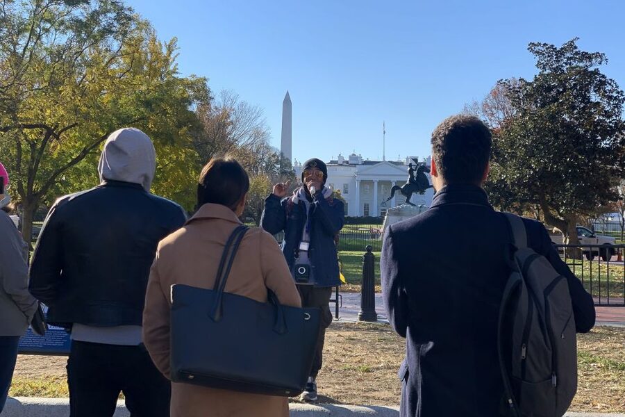 Washington DC: Walking Tour and African American Museum - Washington Monument at 555 Feet: A Memorial You Can Read