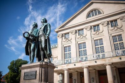 Weimar: Old Town Guided Walking Tour - Starting at Neptun Brunnen: getting oriented fast