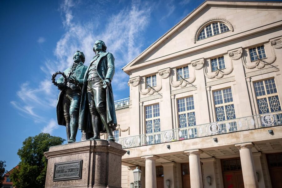 Weimar: Old Town Guided Walking Tour - Starting at Neptun Brunnen: getting oriented fast