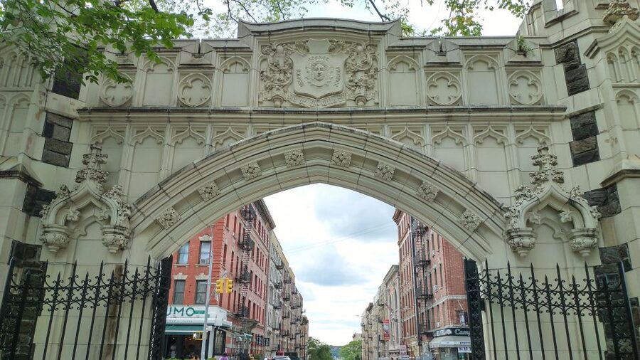 West Harlem: Gospel Church Service and Sunday Walking Tour - Inside the church: gospel music, sermon energy, and rules you must follow