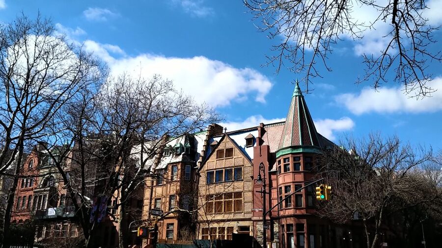West Harlem: Gospel Church Service and Sunday Walking Tour - How the guide turns West Harlem into a story you can remember