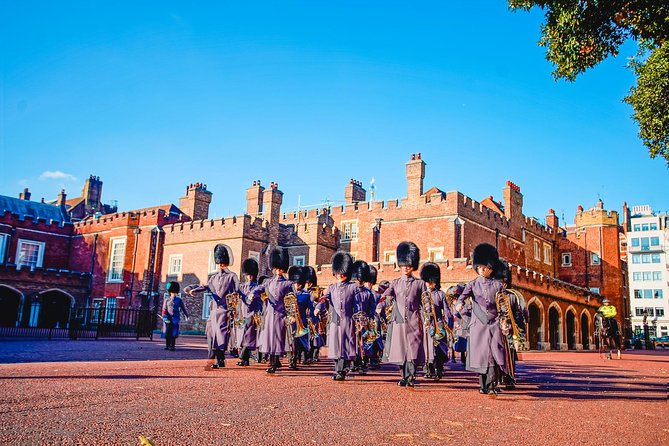 Westminster 3 Hour Walking Tour and Visit of Churchill War Rooms - Buckingham Palace and Green Park: Royal Sights Plus Practical Photo Wisdom