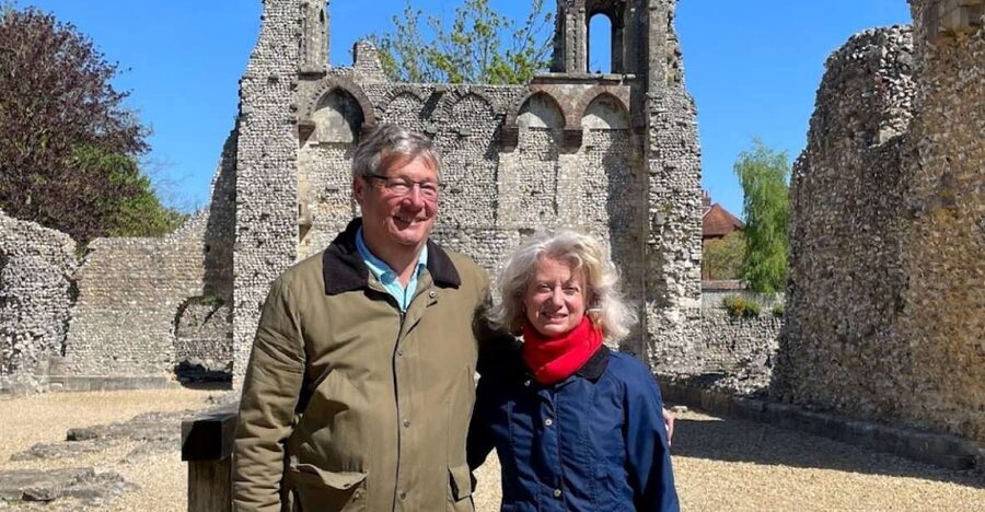 Winchester: Historic Castles and Cathedrals Walking Tour - Guide Style Matters: What the Reviews Signal About the Experience