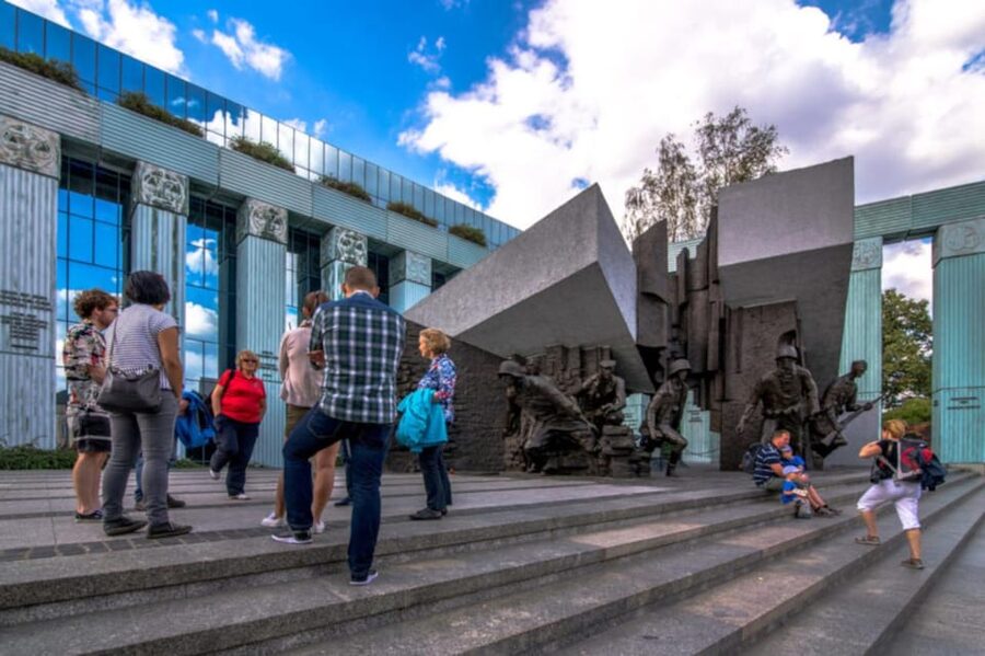 World War 2 in Warsaw walking tour in English - Finding Your Guide: The Orange Umbrella by the Tall Column