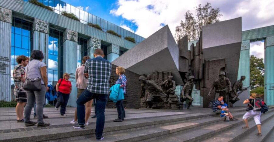 World War 2 in Warsaw walking tour in English - Who Should Book This Tour?