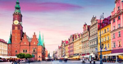 Wroclaw: Private Old Town Guided Walking Tour (2 hours) - Meeting at Piwnica Świdnicka: the easiest way to start
