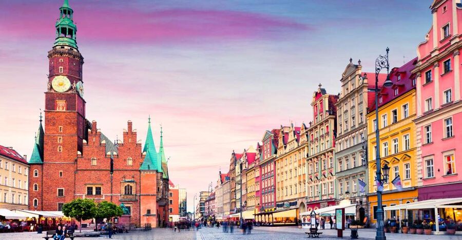 Wroclaw: Private Old Town Guided Walking Tour (2 hours) - Meeting at Piwnica Świdnicka: the easiest way to start