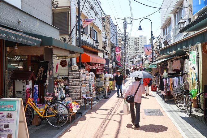 Yanaka Historical Walking Tour in Tokyo's Old Town - Yanaka district strolling: residential Tokyo, local food bites, and real context