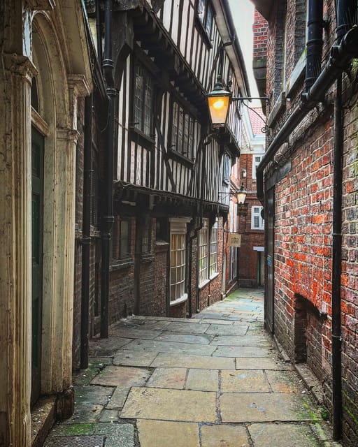 York’s Snickelways Story Walking Tour - The Whip lanes: why names like Whip Dog Lane and Whip-Ma-Whop-Ma-Gate matter