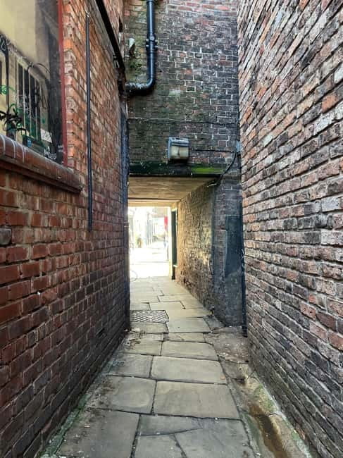 York’s Snickelways Story Walking Tour - From High Petergate to the first yards: getting started the right way