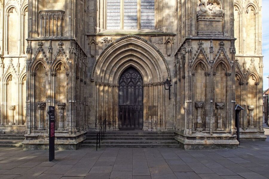 York: Witches and History Old Town Walking Tour - Guides in Full Character: When Cornelius Piper and Merlot Steal the Show