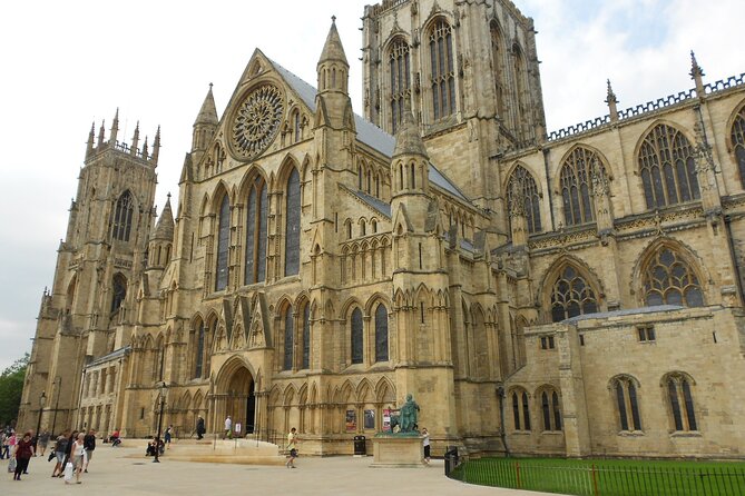 York Witches and History Walking Tour - The witchy storytelling style: character, timing, and how it lands