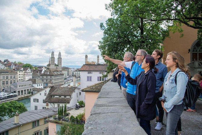 Zurich Old Town Walking Tour - Start at Zurich Main Station: make the meeting point easy