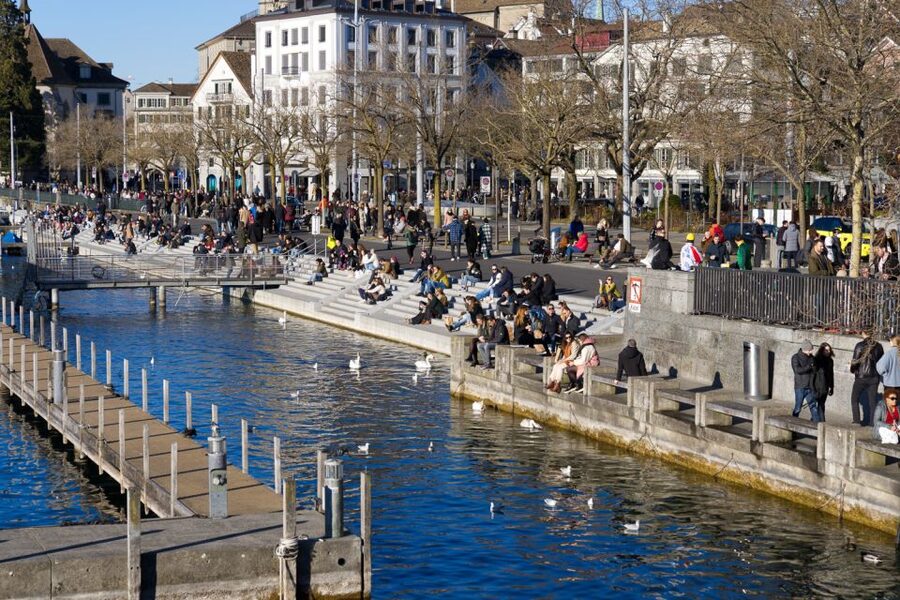 Zurich Old Town Walking Tour: 2-Hours - Pace and walking comfort: good for brisk explorers, not for mobility limits
